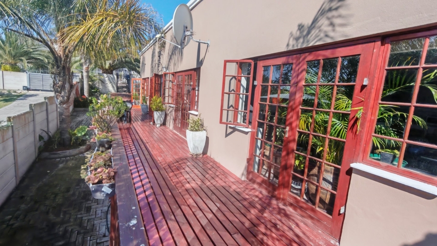 3 Bedroom Property for Sale in Fraaiuitsig Western Cape